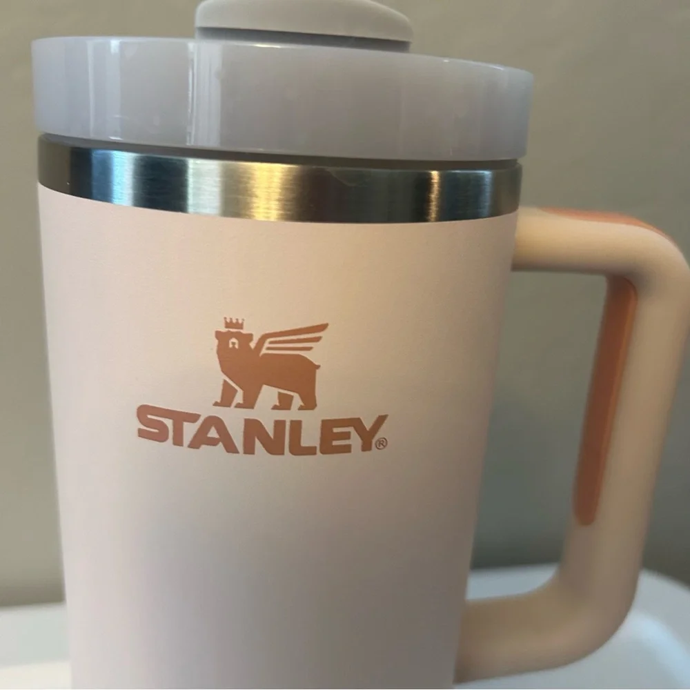 Stanley Rose Quartz Quencher H2O flowstate tumbler 40 oz Travel Mug with Handle - Picture 6 of 14